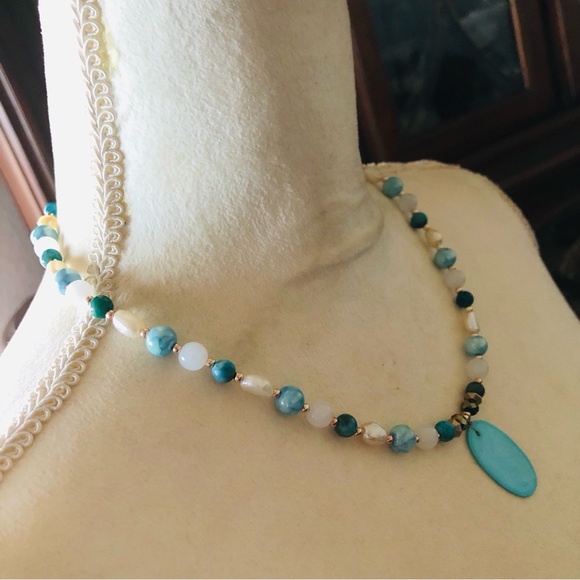 Handcrafted abalone shell dyed agate howlite stone genuine pearl necklace - Picture 3 of 15